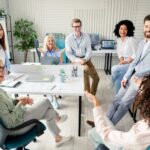 Quels Services Propose Le Bureau À Chalon Sur Saône Pour Les Professionnels bureau-moderne-avec-professionnels-en-reunion