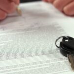 contrat-de-location-signe-avec-cles-sur-table