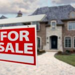Pourquoi Ma Maison Ne Se Vend Pas : Quelles Sont Les Raisons Fréquentes maison-avec-panneau-a-vendre-non-vendu
