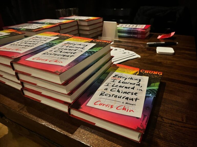 pile de tickets restaurant colores sur table