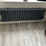 Pourquoi Installer Un Radiateur Électrique Sous Une Fenêtre Basse radiateur-electrique-moderne-installe-sous-fenetre-basse