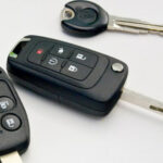 Comment Effectuer une Cession de Véhicule Lorsque le Certificat Est Perdu remise-de-cles-voiture-sans-papier-certificat-perdu